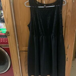 Dress like new! Top is lace and bottom is satiny 🖤